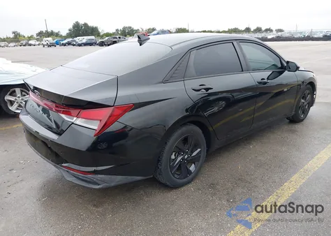 2022 Hyundai Elantra Sel z USA, uszkodzony, nr VIN 5NPLM4AG8NH082493